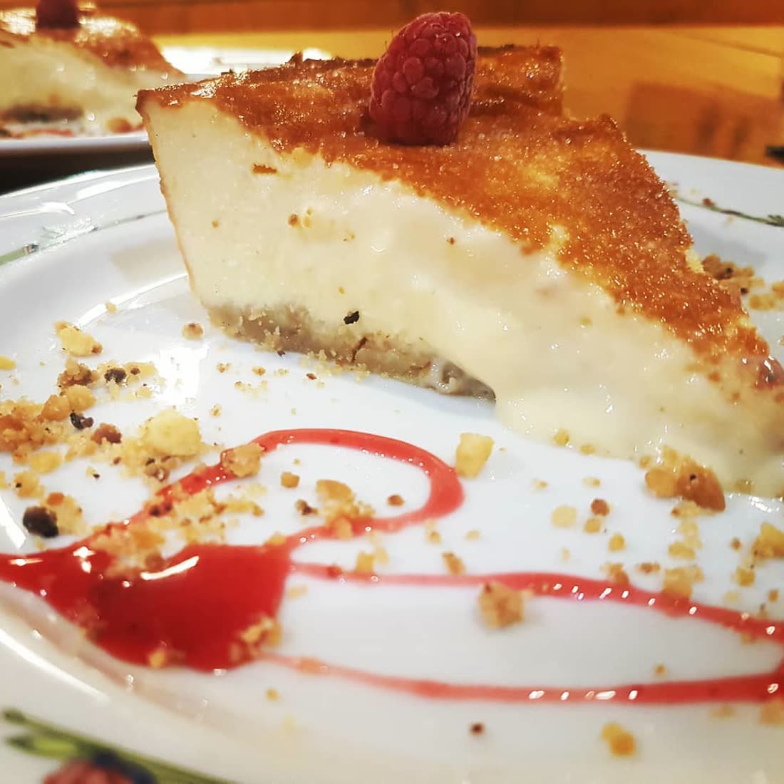 Tarta de queso casera con frambuesa